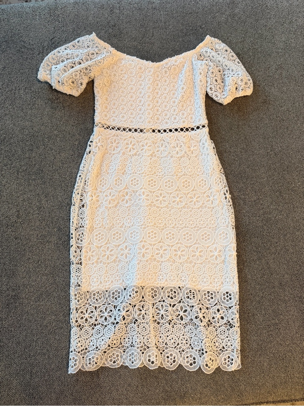Express Cream Lace Midi Dress with Puff Sleeves